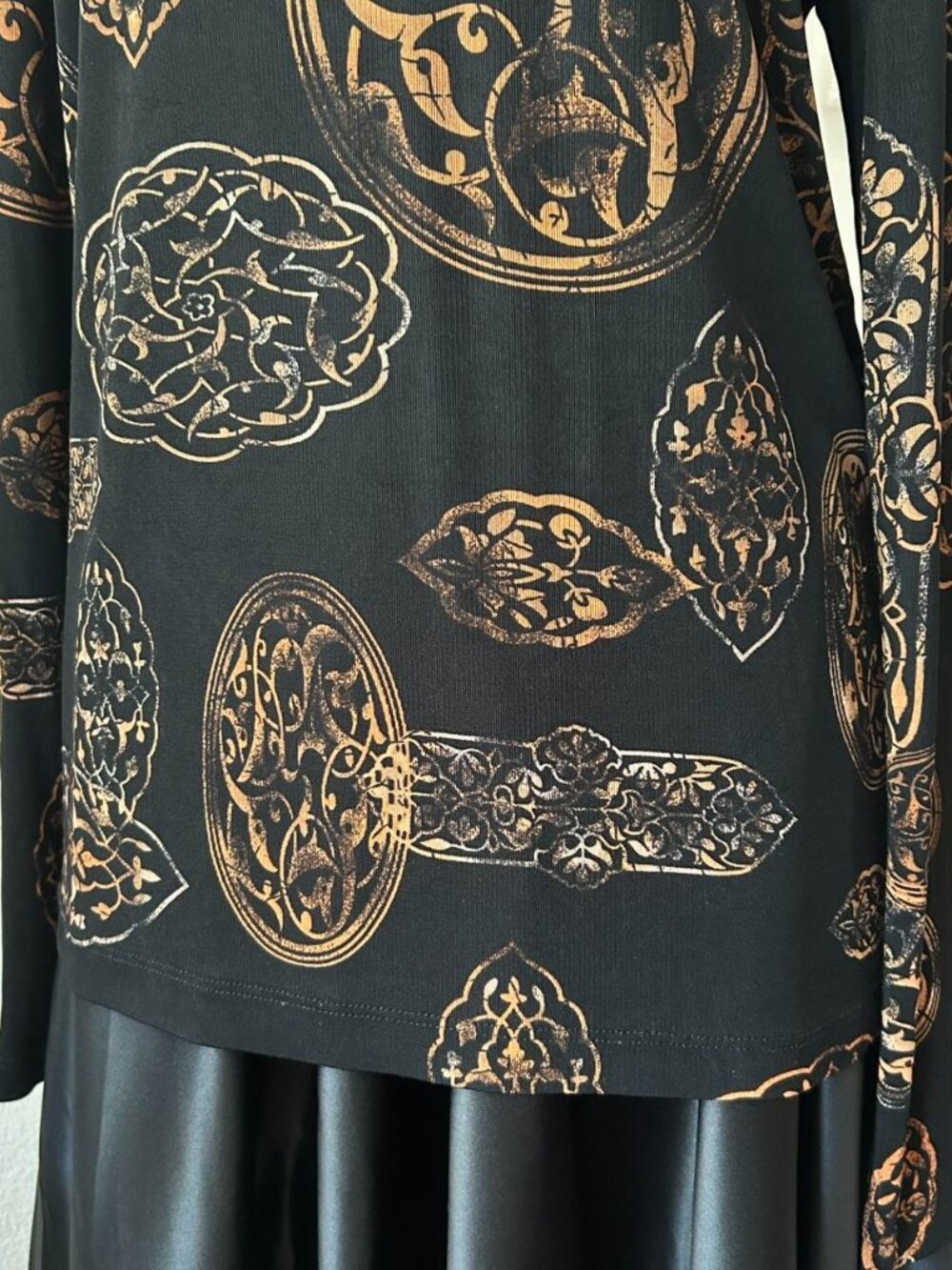Vintage Black and Copper Long Sleeve Top - Picture 5 of 6